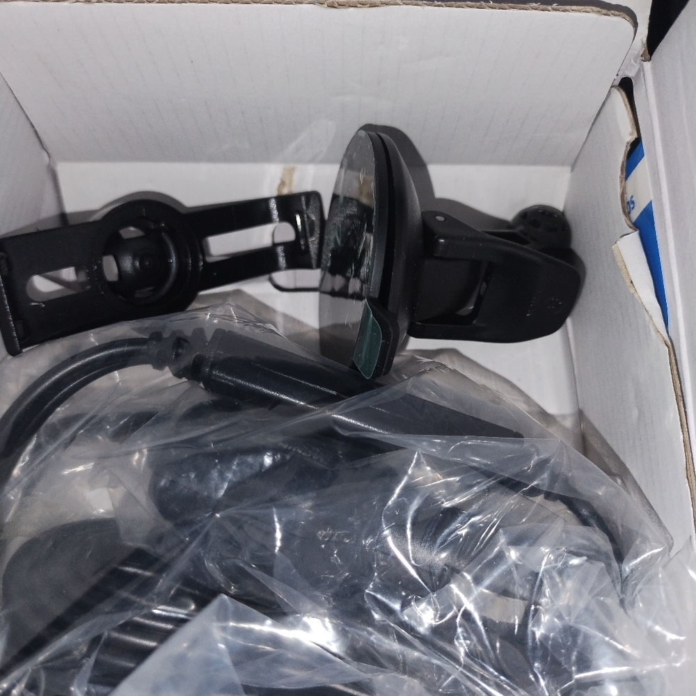Garmin nüvi 1390LMT GPS Navigator Lifetime Maps & traffic. New OBO - Picture 8 of 11